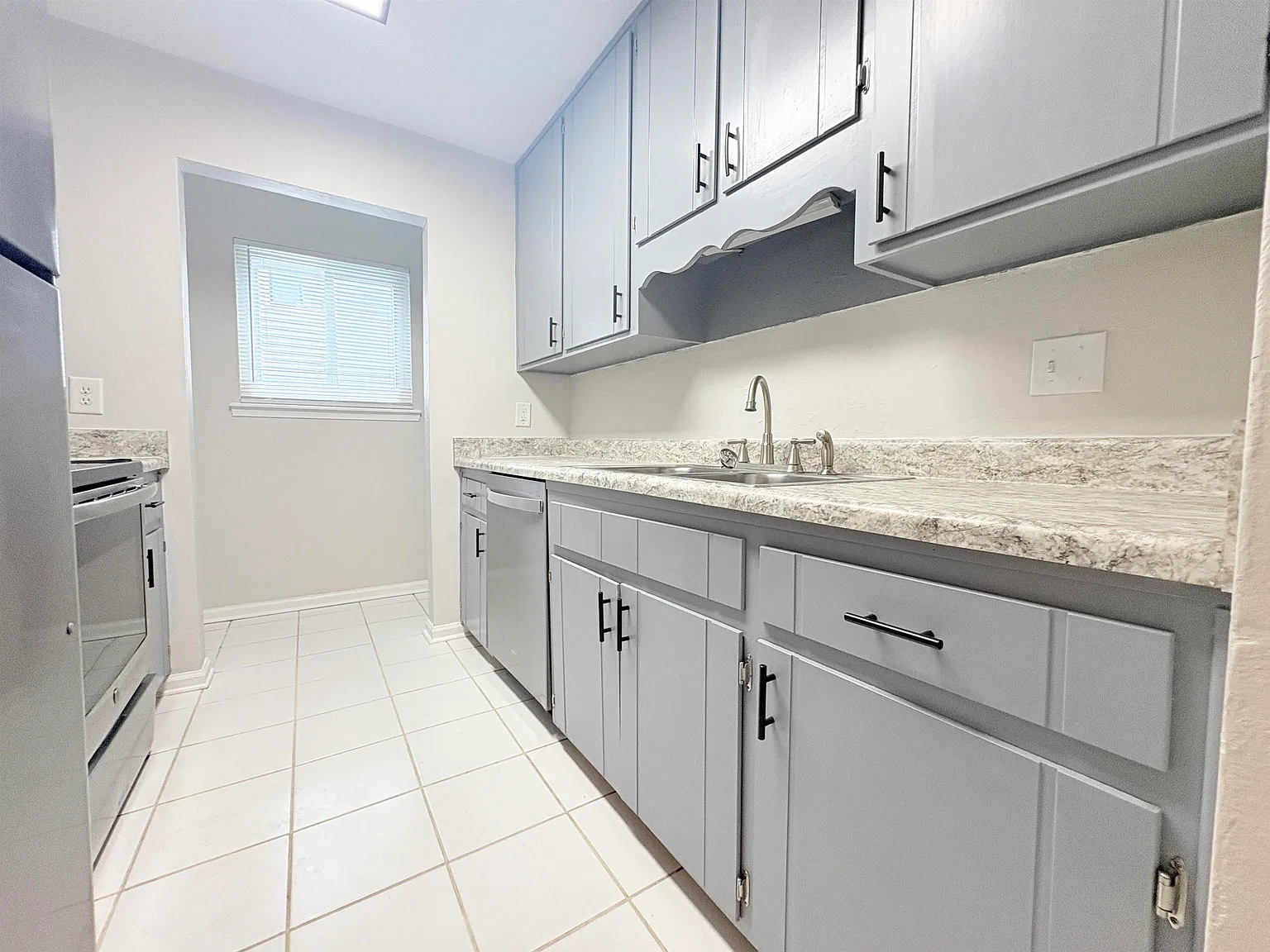 2 bed, 896 sqft, $1,200 — Photo 3