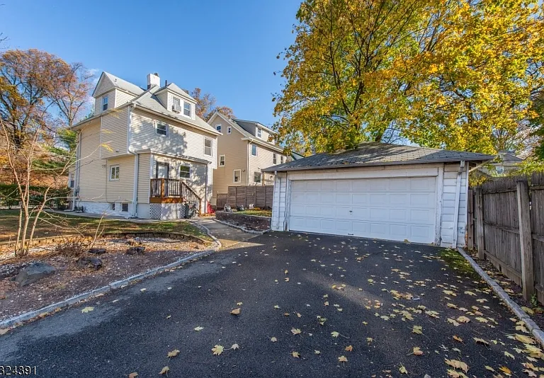 51 Cedar Ave — Photo 26