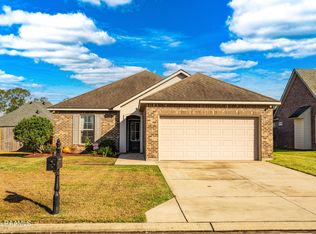 207 Whispering Meadows Rd, Broussard, LA 70518