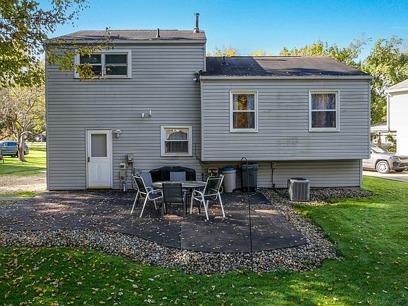 3rd image of 9148 Elm Cir