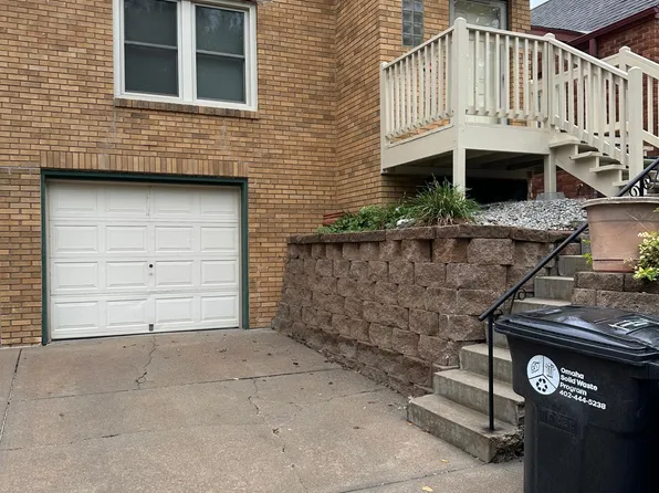 1042 S 35th Ave, Omaha, NE 68105