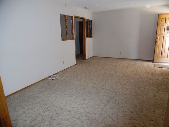 4th image of 792 Somerset Ct