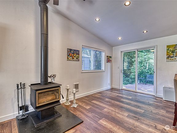 4th image of 36955 Tamarack Drive NE