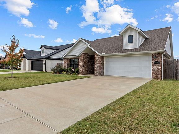 2nd image of 3806 SW Mistletoe Ave