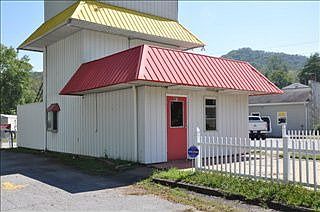 1st image of 601 E Main St