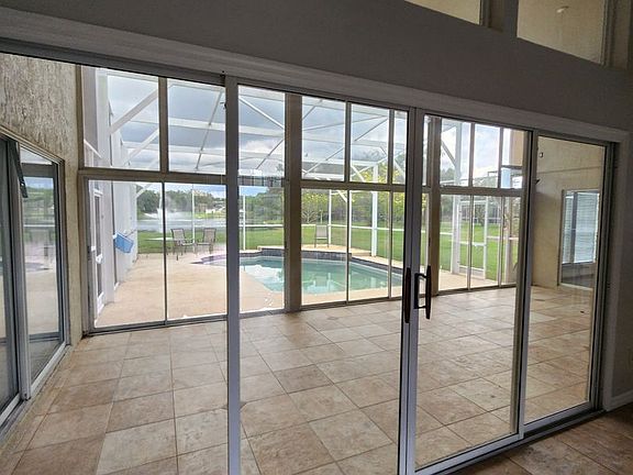 4th image of 1549 Carillon Park Dr