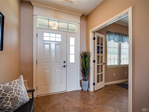 4th image of 719 Deerhurst Dr