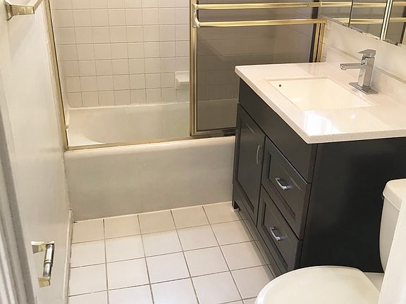 3rd image of 654 N La Jolla Ave #1