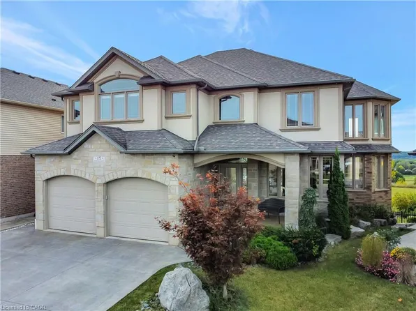 15 McWilliams Ct, Cambridge, ON N1P 0A9