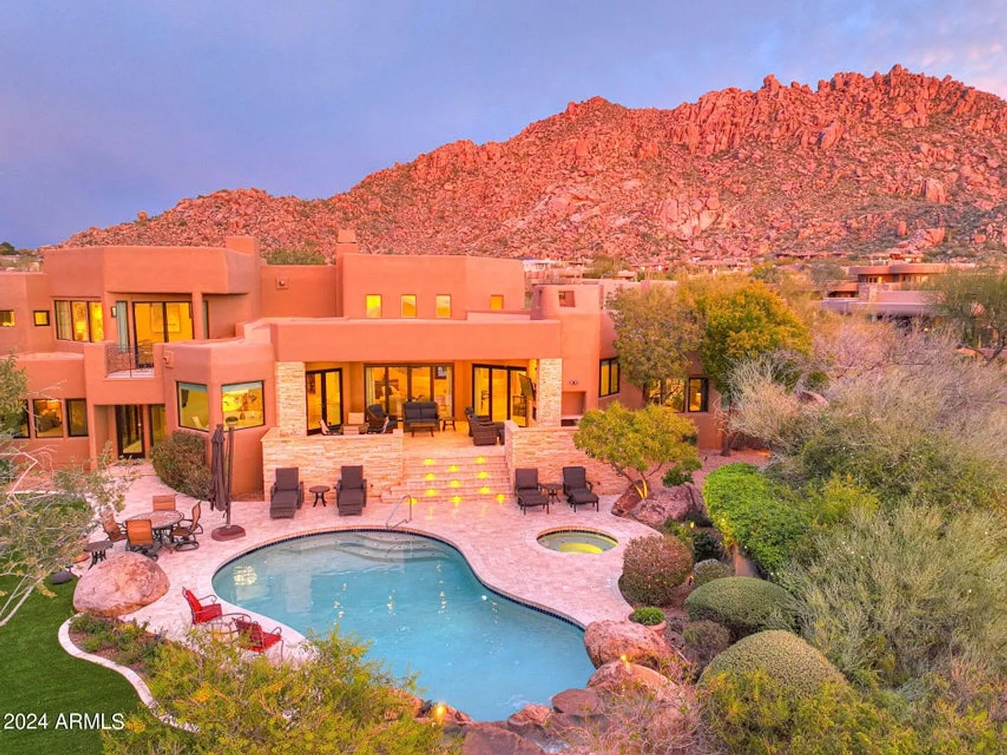 Beautiful custom home with backyard Oasis! — Photo 3