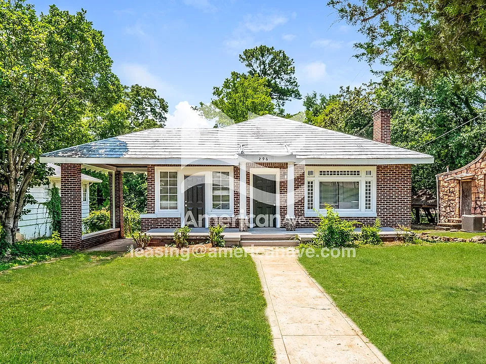 296 Pinewood Ave