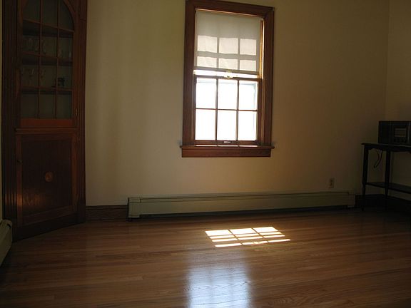 5th image of 112 N Linden St