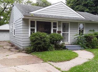 823 29th St, Rockford, IL 61108