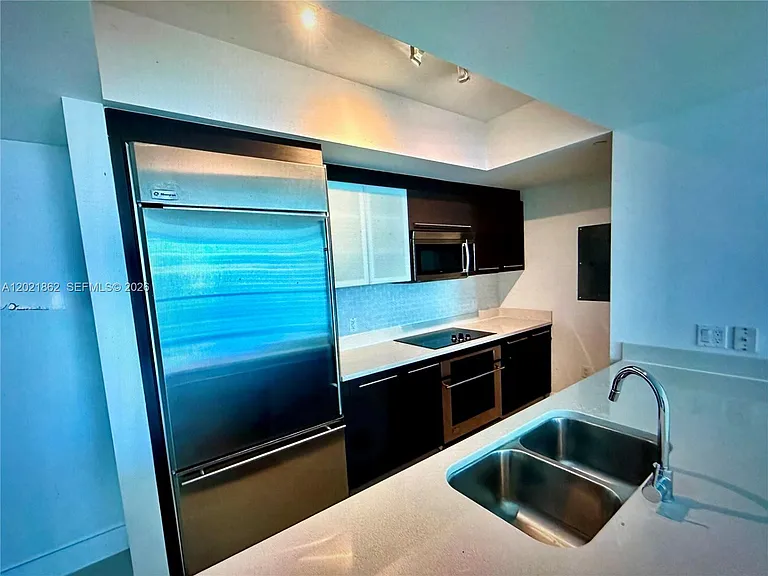 500 Brickell Ave #1600 — Photo 3