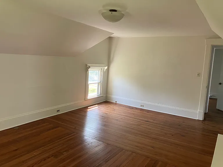 301 Bassett Rd — Photo 24