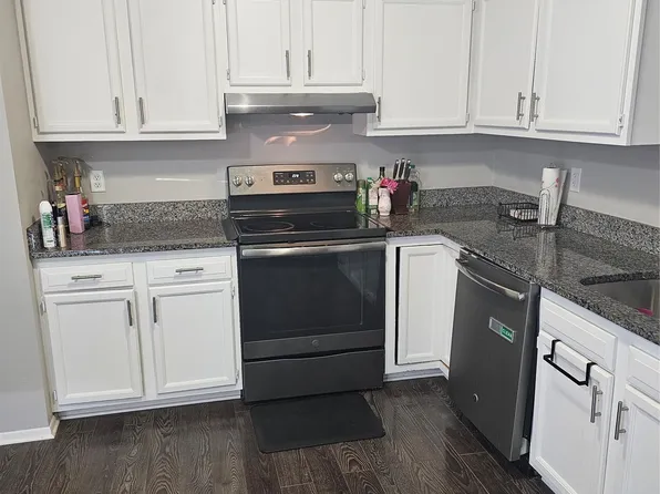 238 Holiday Cir #46, West Des Moines, IA 50265