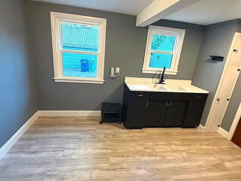 91 Hollywood Ave #1 — Photo 3