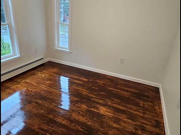 3rd image of 94 Laurel Ave #1