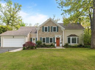 409 Crescent Dr, Lake Bluff, IL 60044