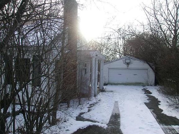 3rd image of 20 Cedarlawn Dr