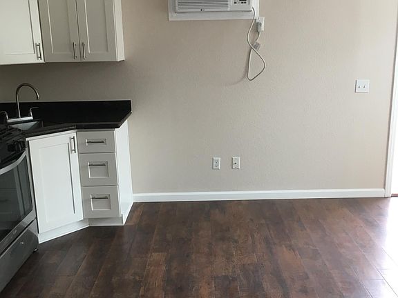 5th image of 1104 Coolidge Ave
