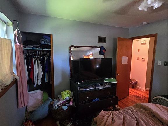 3rd image of 855 Lilac Dr