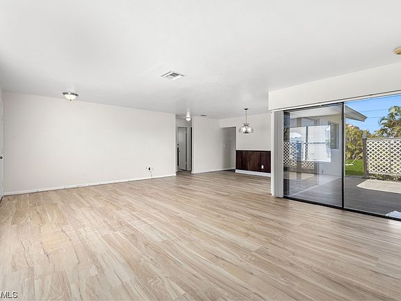 5th image of 3512 SE 1st Ave