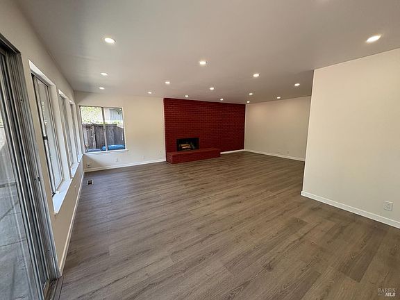 5th image of 147 Elna Dr
