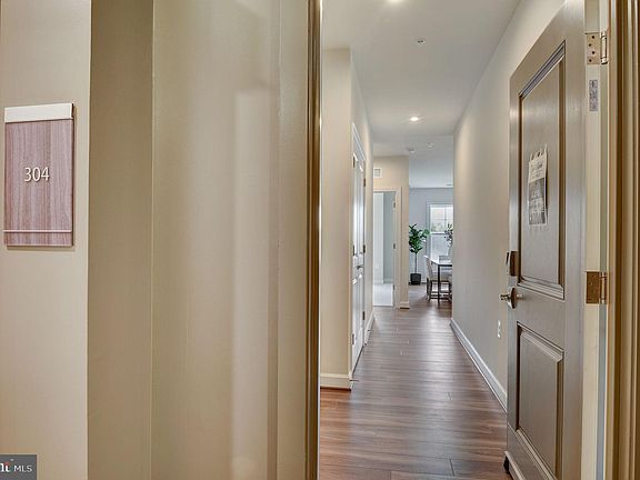 2nd image of 21914 Hawksbill High Cir #30403