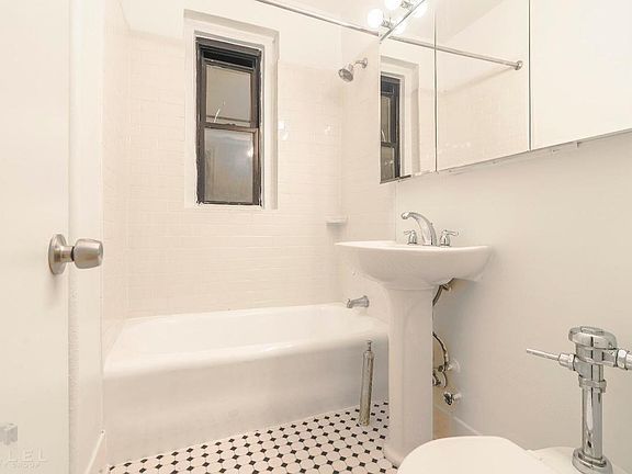 5th image of 4309 47th Ave APT 6N