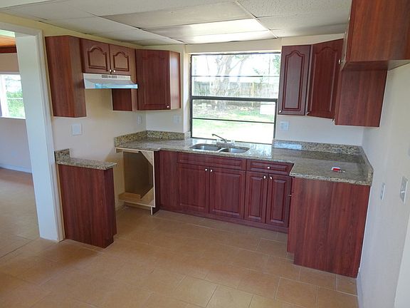 4th image of 8723 N Renfrew Pl