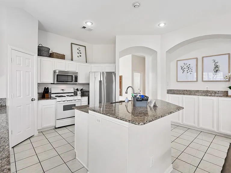 1438 Royal Oaks Dr — Photo 8