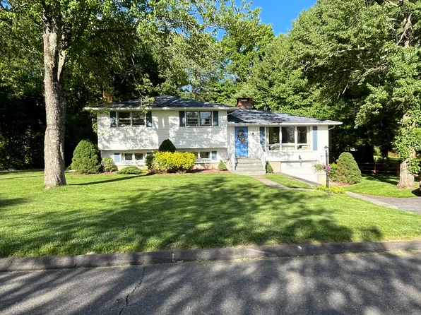 2 Northwood Drive, Middlebury, CT 06762