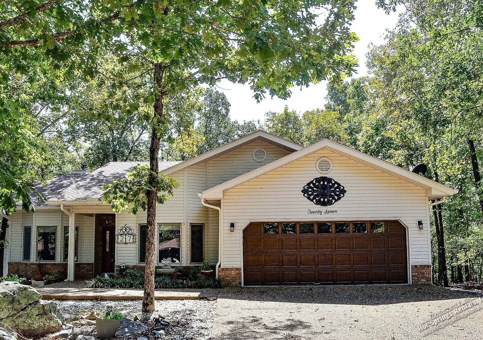 West Gate Area | Home | Unfurnished — Photo 1