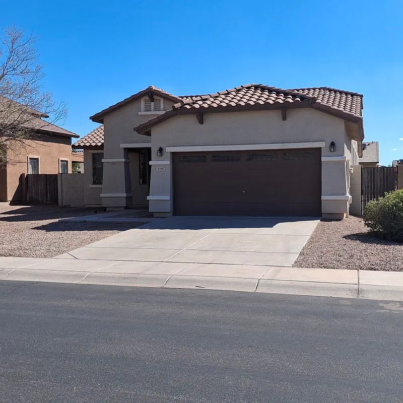 4 bed, 2.0 bath, 1865 sqft, $1,900 — Photo 1