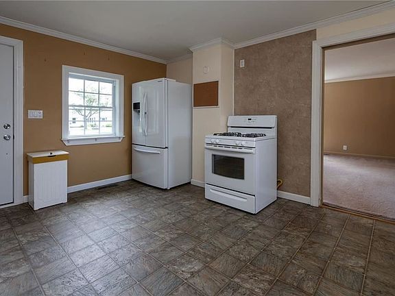 5th image of 1609 Hamlin Parma Townline Rd