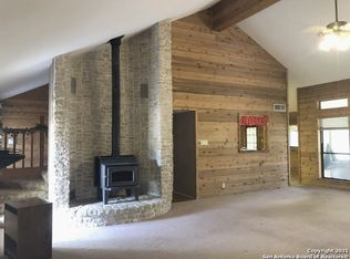 10061 Fm 2200 S, Yancey, TX 78886