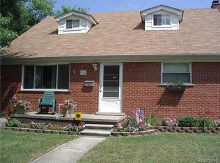 992 Harrison Blvd, Lincoln Park, MI 48146