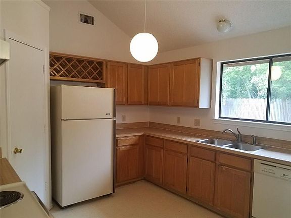 3rd image of 229 Iberis Dr