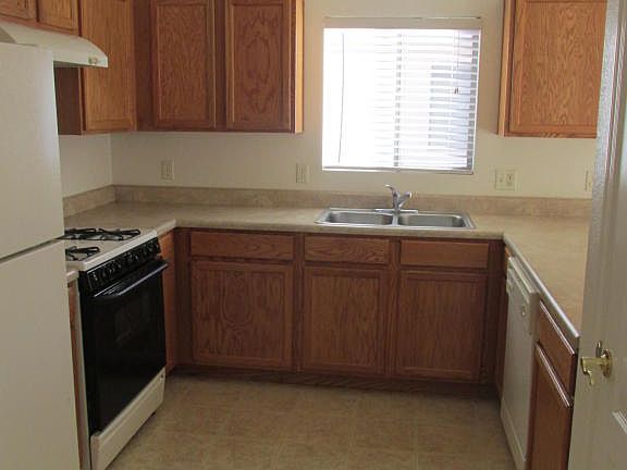 3rd image of 1048 Escondido Dr