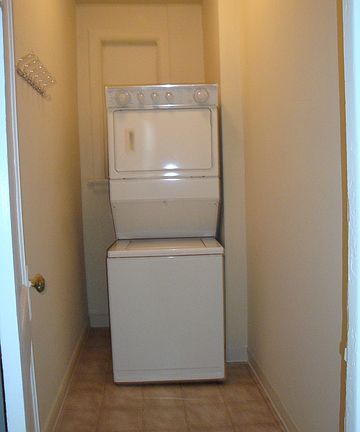 4th image of 4008 N Southport Ave #3