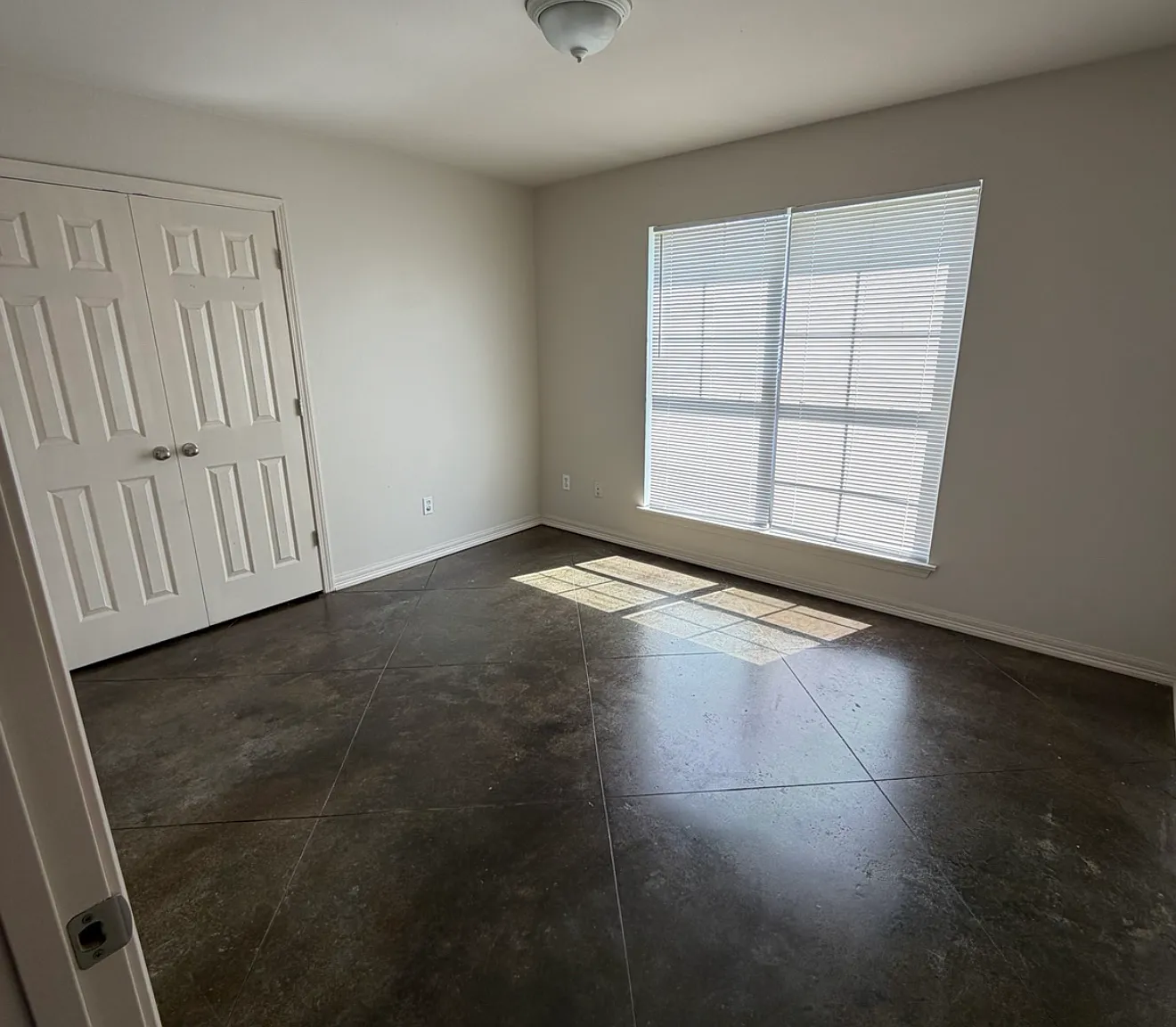 3 bed, 1300 sqft, $1,300 — Photo 3
