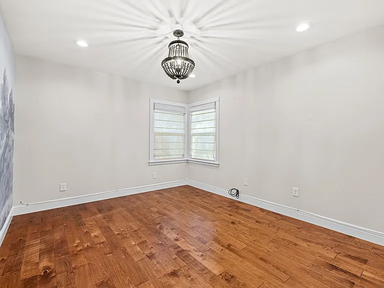 25 W Central Ave — Photo 11