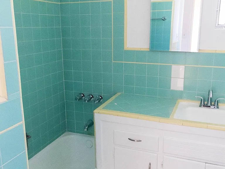 663 E Queen St #2 — Photo 8