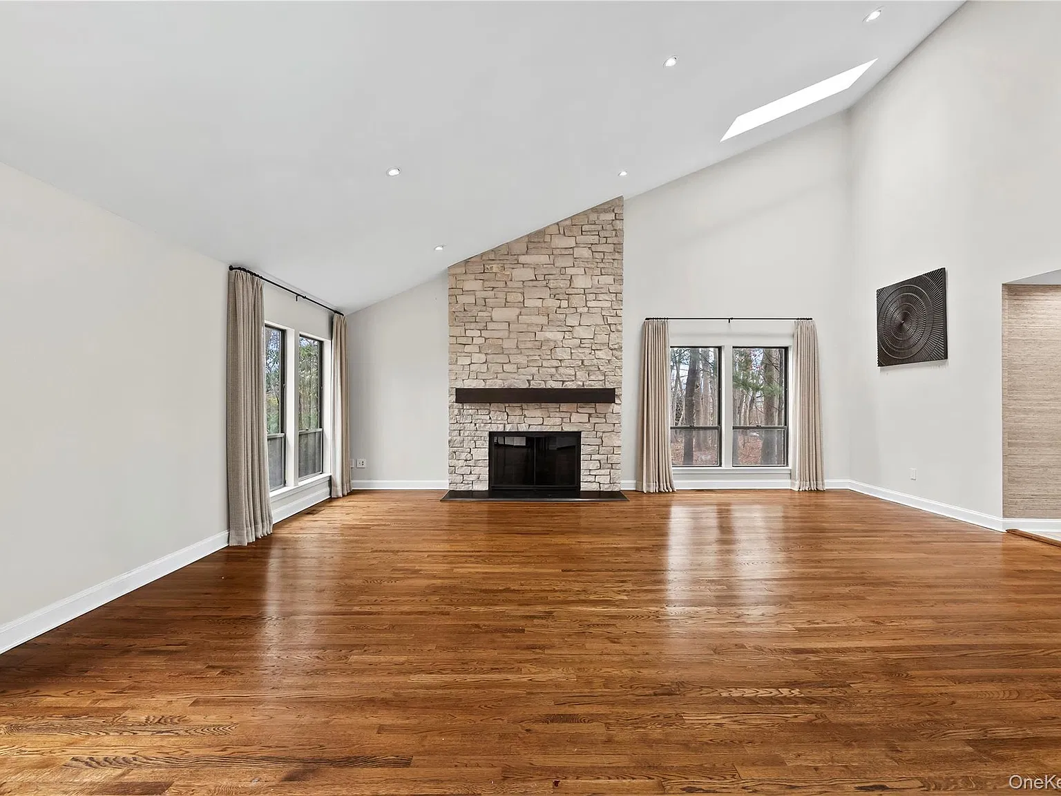 3 bed, 3.5 bath, 2989 sqft, $8,500 — Photo 3
