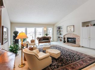 2835 Boulder Dr, Burnsville, MN 55337