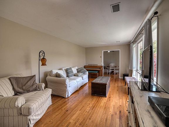 2nd image of 4700 Harbor Cir