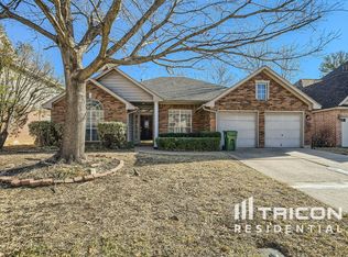 6103 Pinwood Cir, Arlington, TX 76001