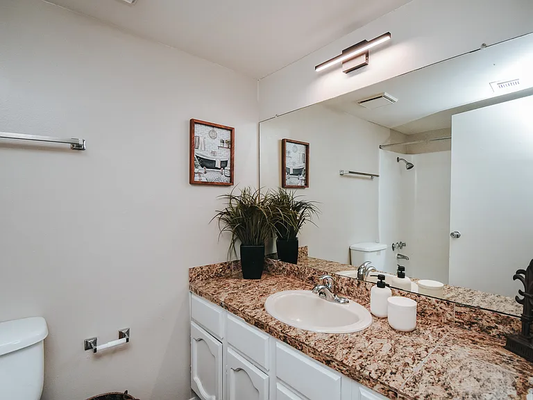Parkwood Apartments — Photo 18