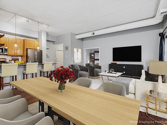 2nd image of 1025 W Buena Ave APT 1W